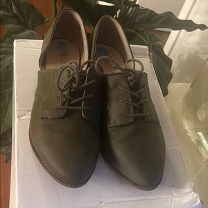 Restricted woMen's Forest Green Oxfords